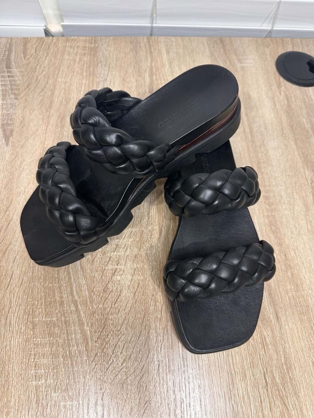 Bernardo Ciara Braided Black Leather Flatform Slide Sandals, Sz 8 - Picture 2 of 5